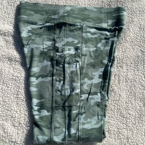 Lou & Grey Camo Leggings